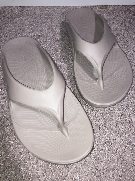 OOFOS Shoes - OOFOS sandal thong taupe colour w12/m10